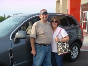 Joe and Becky Hohmann smiling because they are happy with the vehicle the just purchased at Runde's