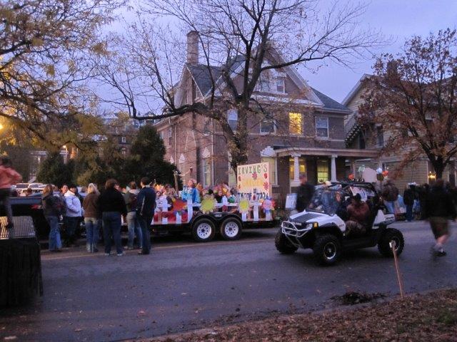 people waiting down by the park on Main Street just before the parade