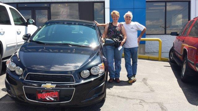 Bill and Joslyn Seefeldt standing beside their new Chevy Sonic