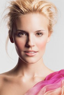 JDIFF featured artist maggie grace