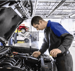 Technician doing an oil change in Manchester Iowa