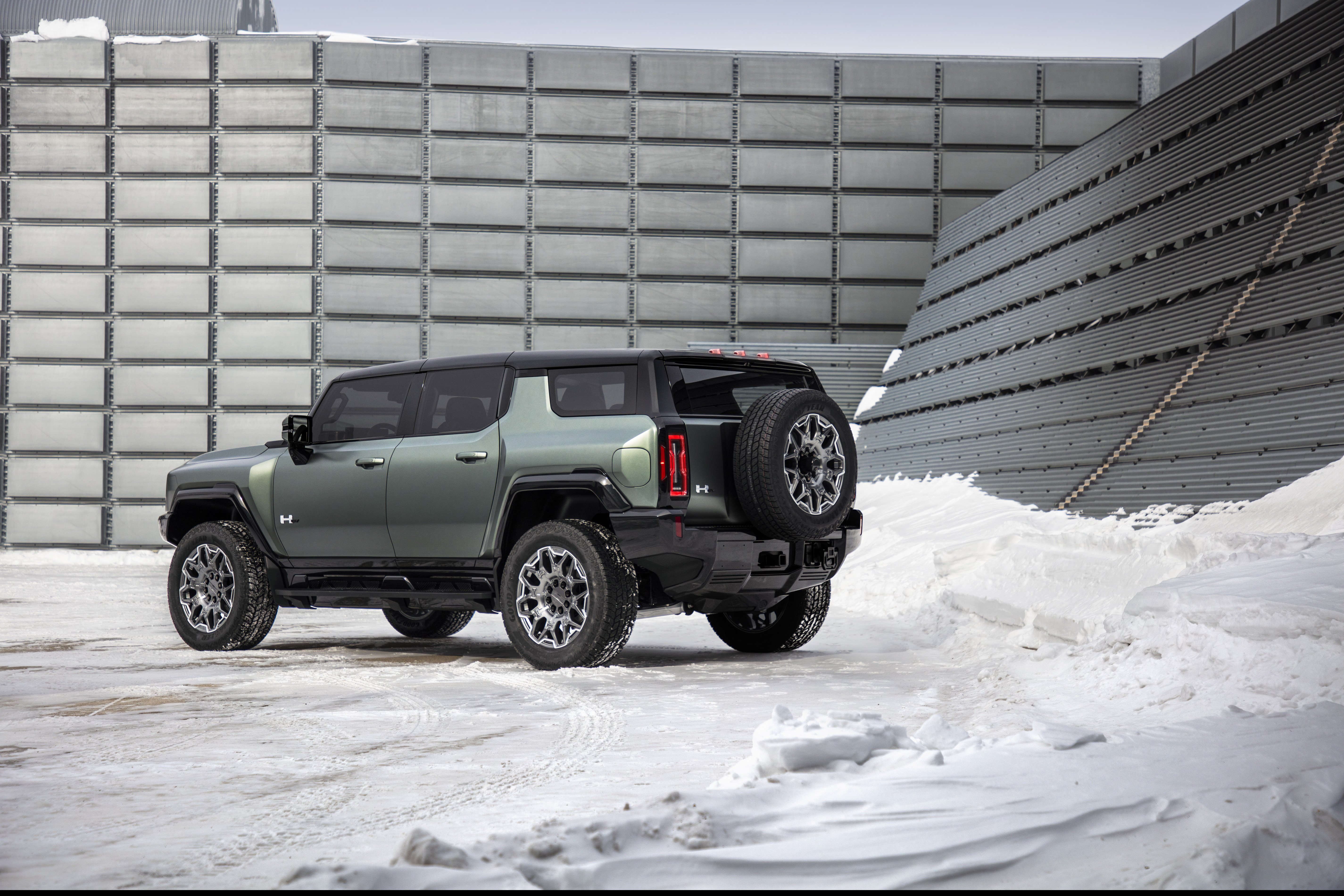 gray hummer suv