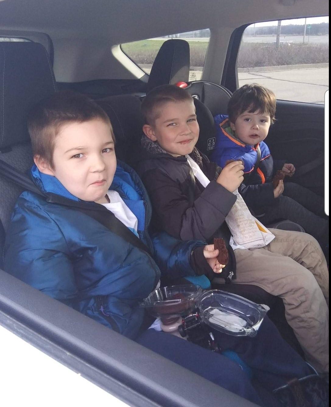 Tanner's children in the backseat of his vehicle